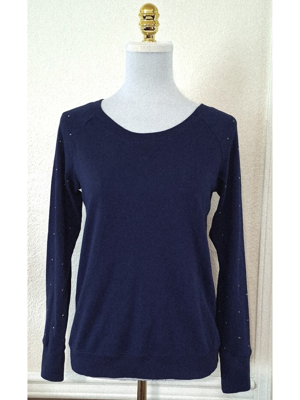 Women's Victoria’s Secret Sequin Bling Light Fleece Long Sleeve Shirt
Sz Medium